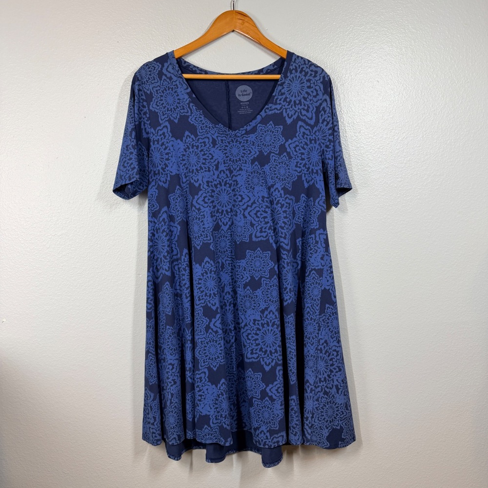 Life is Good Dress Women L Blue Classic Fit V-Neck Short Sleeve Casual Print